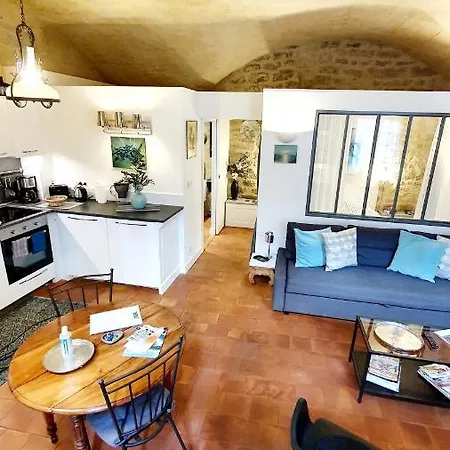 Appartement Dans Hotel De Flaux Uzes Exterior photo