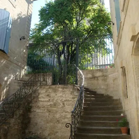 Appartement Dans Hotel De Flaux Uzes Exterior photo
